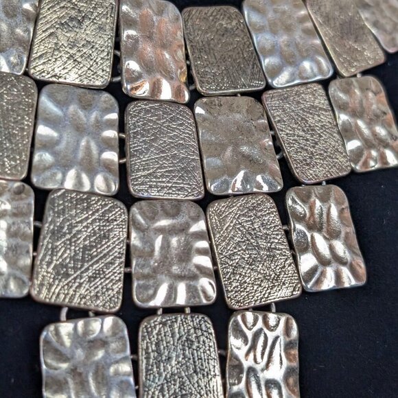 (2/$20) Bebe Hammered Bib Statement Necklace - Picture 3 of 7